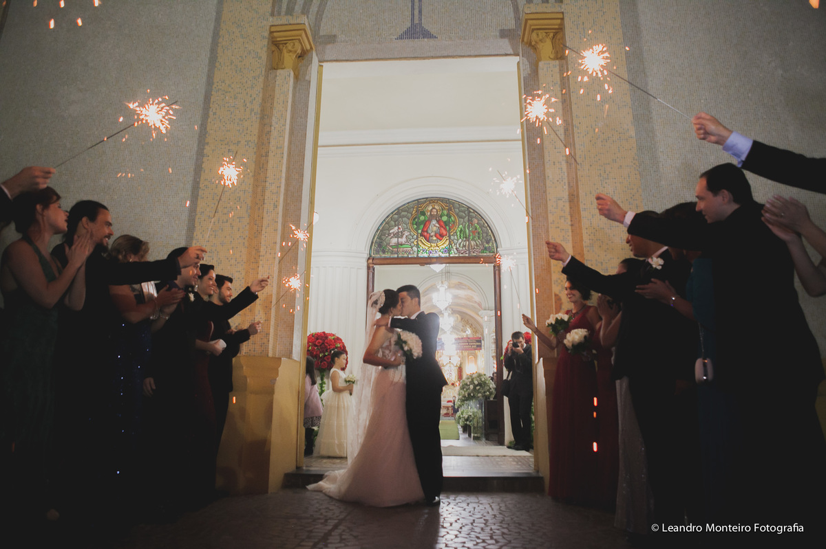 Um lindo casamento fotografado na cidade de Porto Feliz, SP. Cerimonia na Igreja Nossa Senhora Mãe dos Homens.
