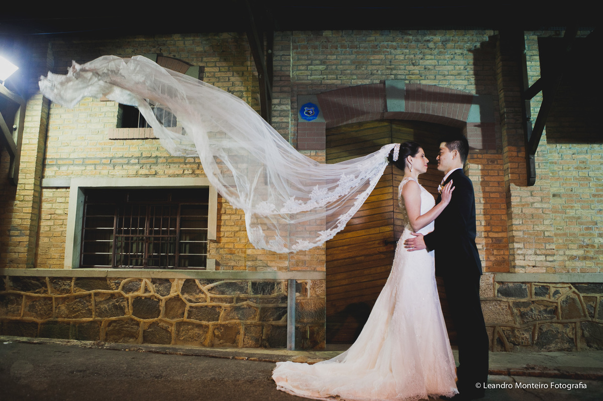 Um lindo casamento fotografado na cidade de Porto Feliz, SP. Cerimonia na Igreja Nossa Senhora Mãe dos Homens.