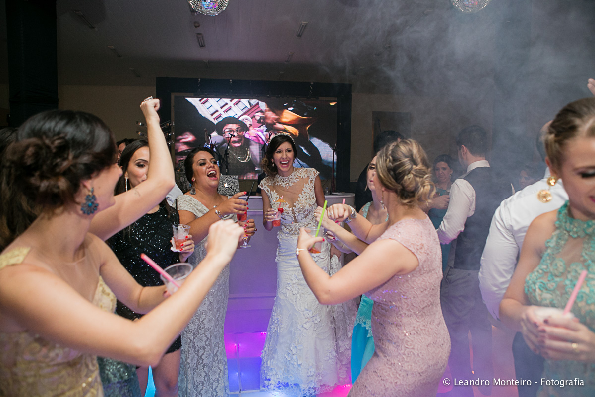 Fotos de um lindo casamento realizado na cidade de Jacarei, no Bonanza Rural Center.