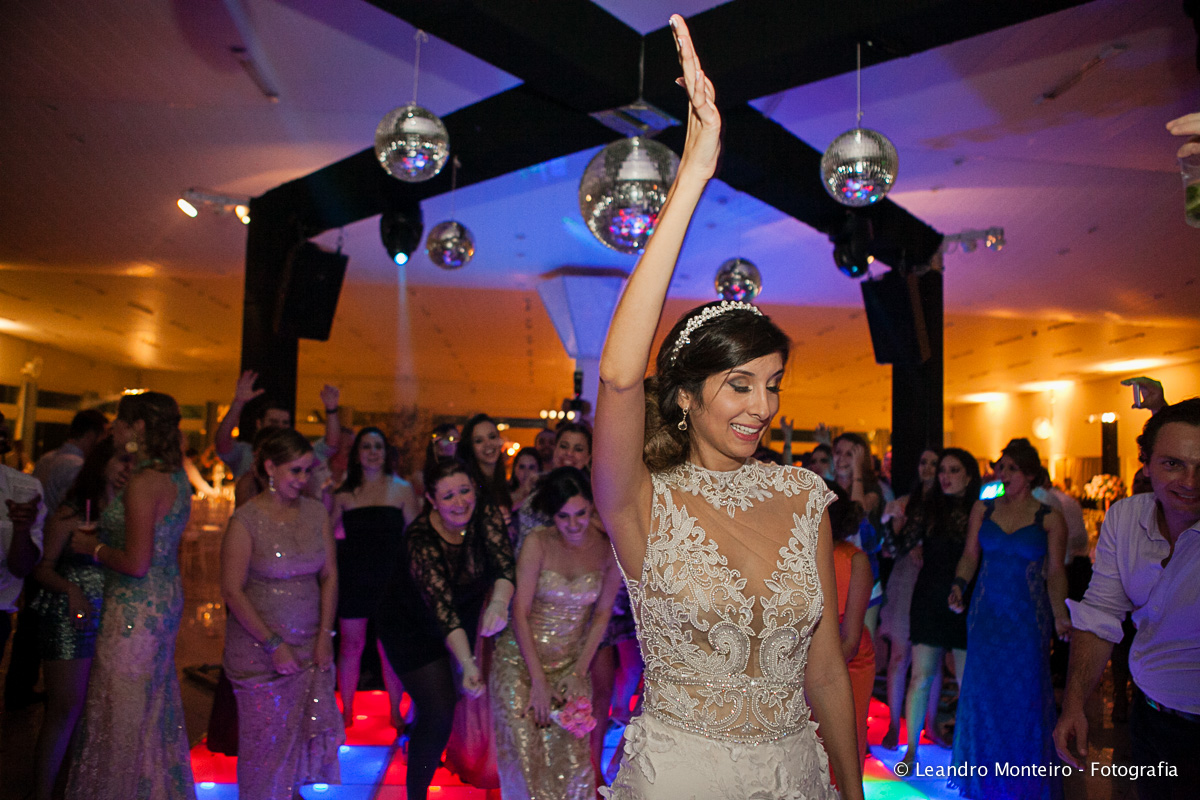 Fotos de um lindo casamento realizado na cidade de Jacarei, no Bonanza Rural Center.