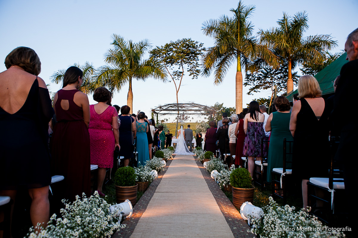 Fotos de um lindo casamento realizado na cidade de Jacarei, no Bonanza Rural Center.
