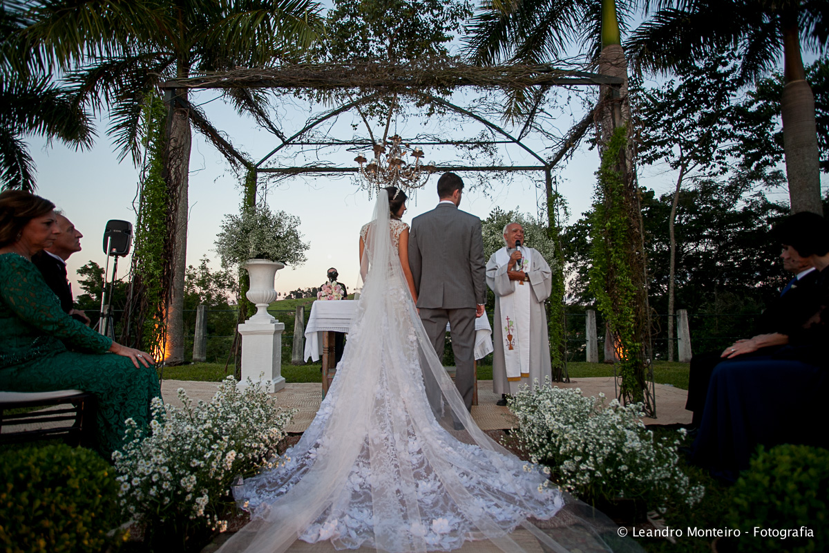 Fotos de um lindo casamento realizado na cidade de Jacarei, no Bonanza Rural Center.