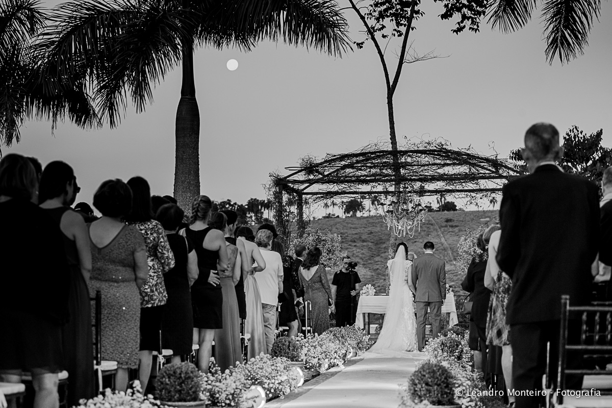 Fotos de um lindo casamento realizado na cidade de Jacarei, no Bonanza Rural Center.