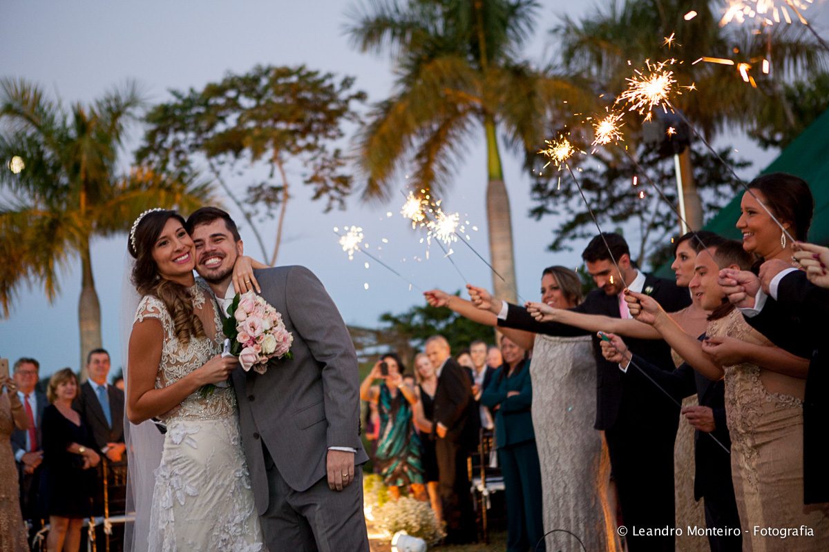 Fotos de um lindo casamento realizado na cidade de Jacarei, no Bonanza Rural Center.