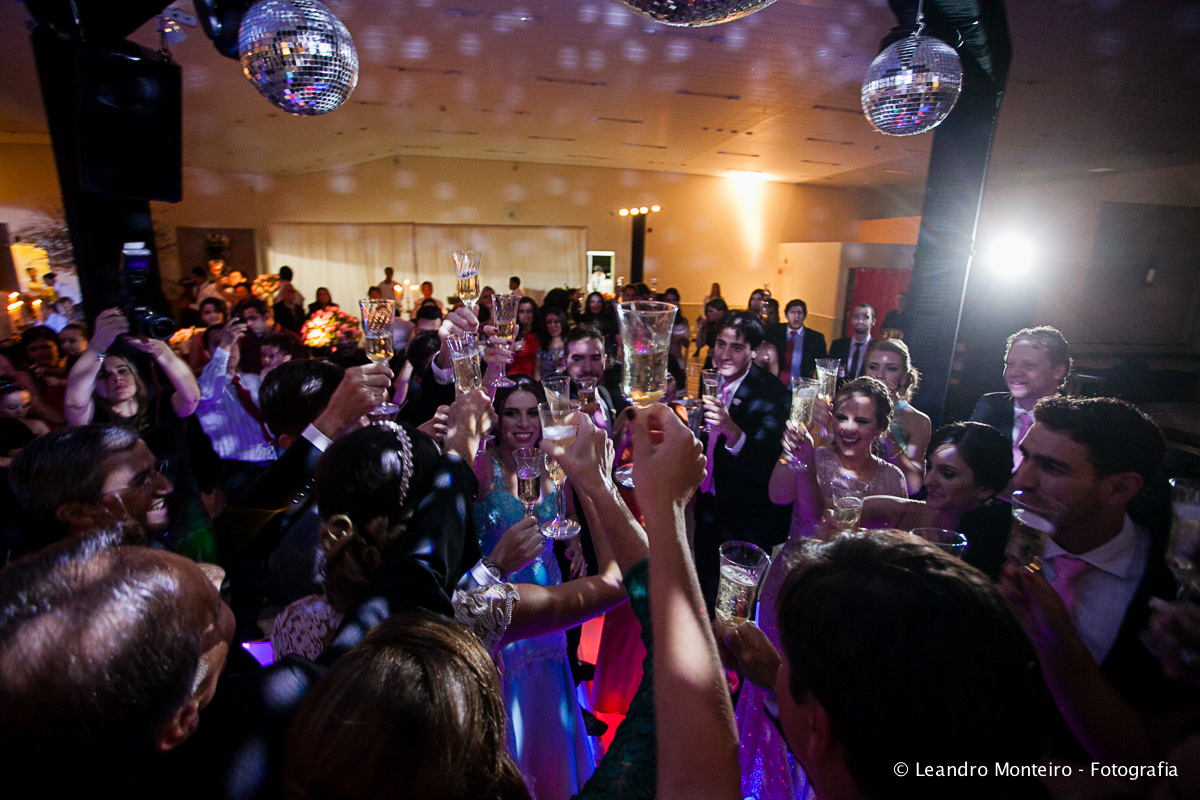 Fotos de um lindo casamento realizado na cidade de Jacarei, no Bonanza Rural Center.