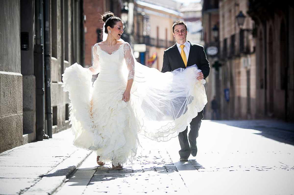 Trash the Dress realizado nas cidades de Avila e Segóvia, Espanha, Europa.