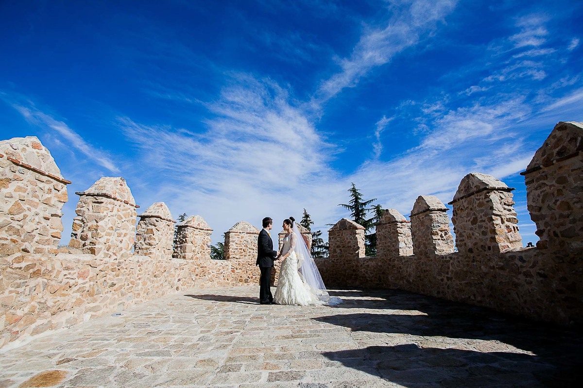 Trash the Dress realizado nas cidades de Avila e Segóvia, Espanha, Europa.