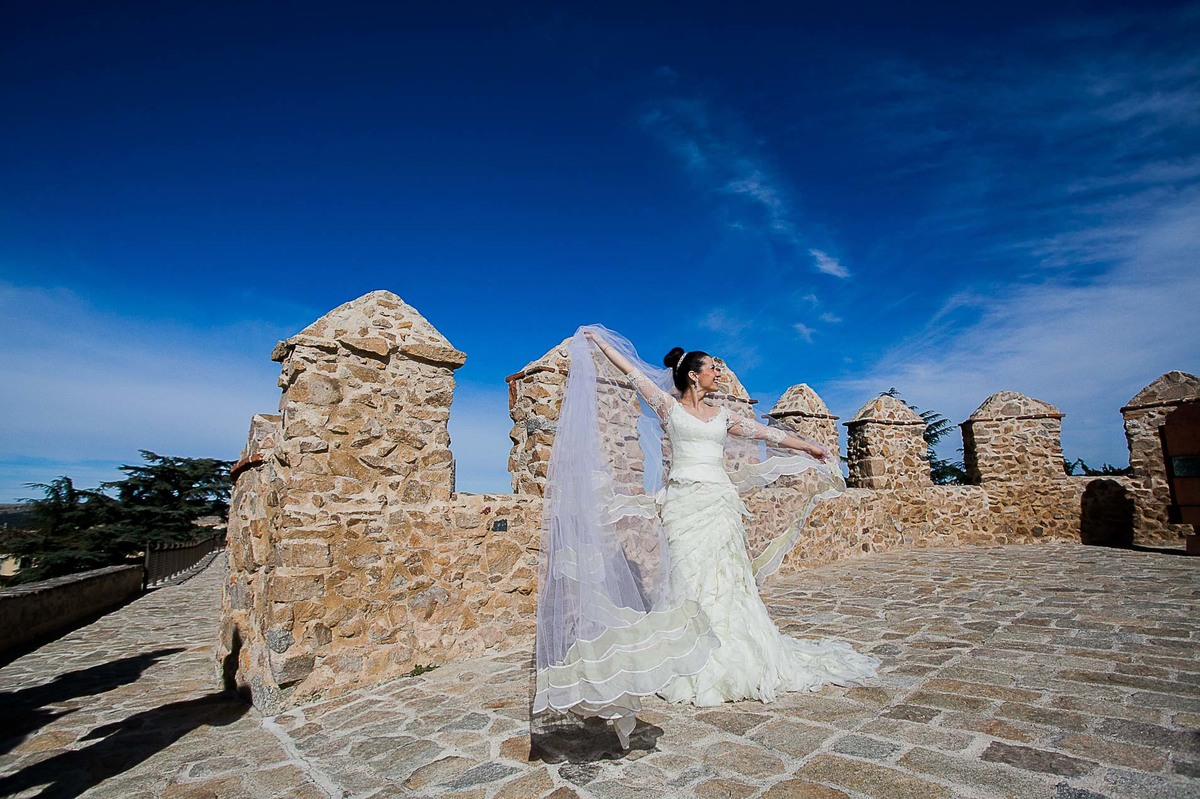 Trash the Dress realizado nas cidades de Avila e Segóvia, Espanha, Europa.