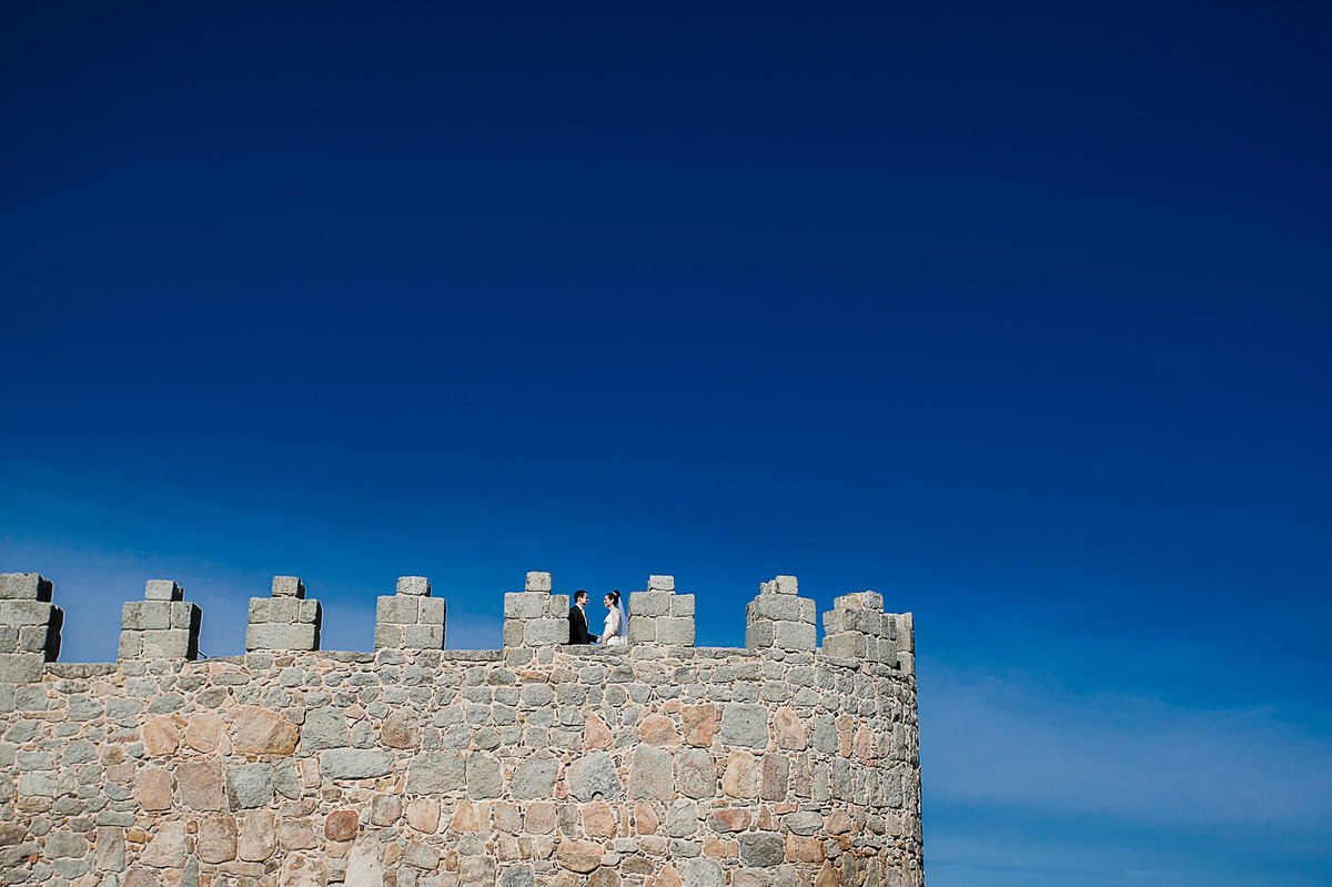 Trash the Dress realizado nas cidades de Avila e Segóvia, Espanha, Europa.