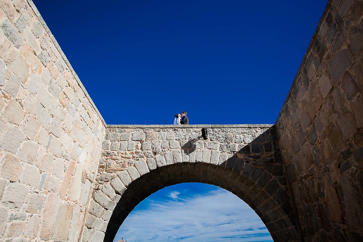 Trash the Dress realizado nas cidades de Avila e Segóvia, Espanha, Europa.