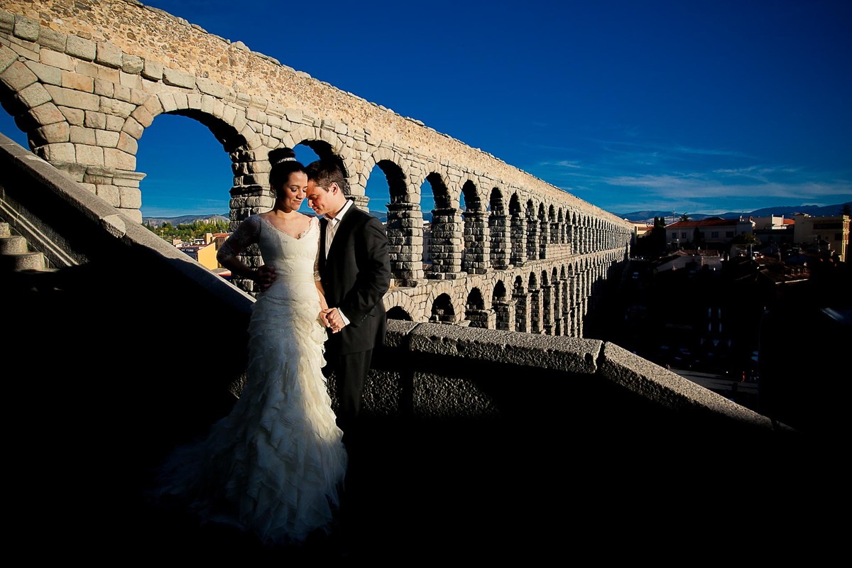Trash the Dress realizado nas cidades de Avila e Segóvia, Espanha, Europa.