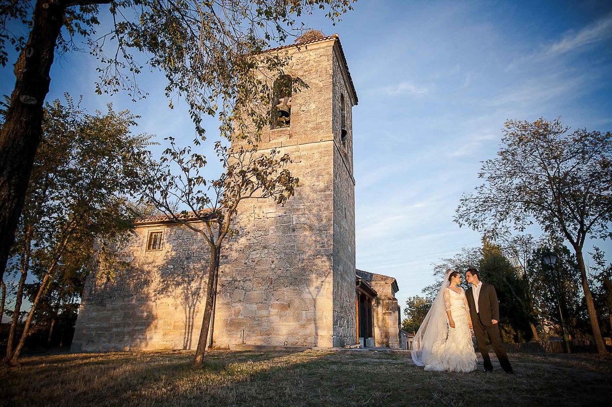 Trash the Dress realizado nas cidades de Avila e Segóvia, Espanha, Europa.