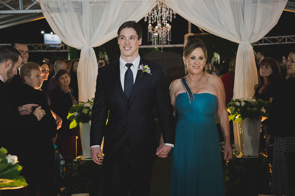 Entrado do noivo em casamento no Interative Hall.