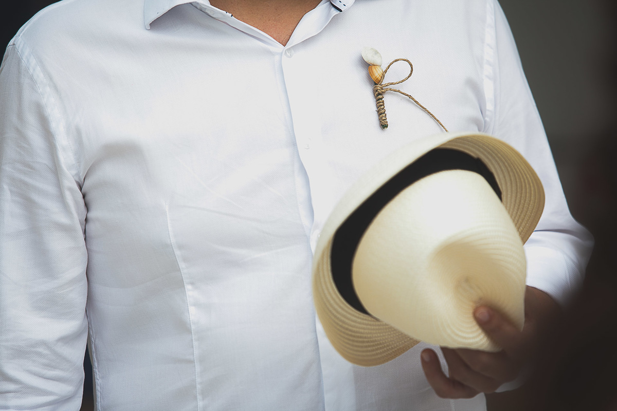 Casamento super alto astral fotografado em Ilhabela, no espaço Sea Club. Casal Renata e Leandro.