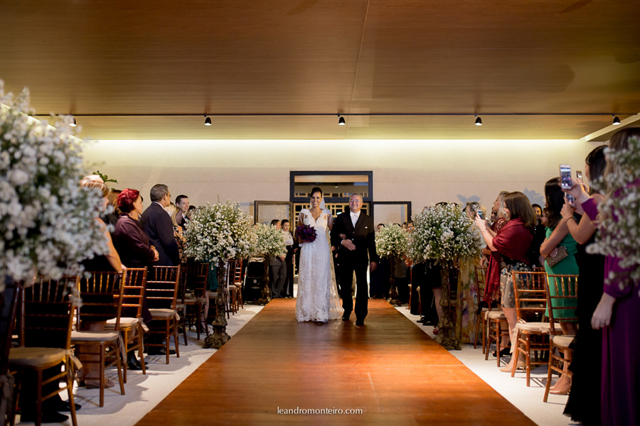 noiva entrando com o pai