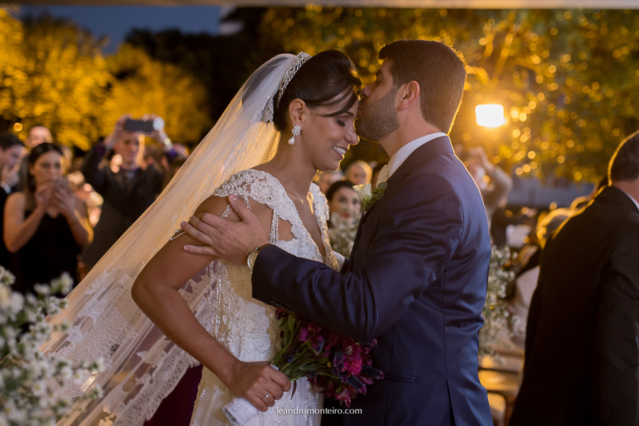 noivo recebe a noiva