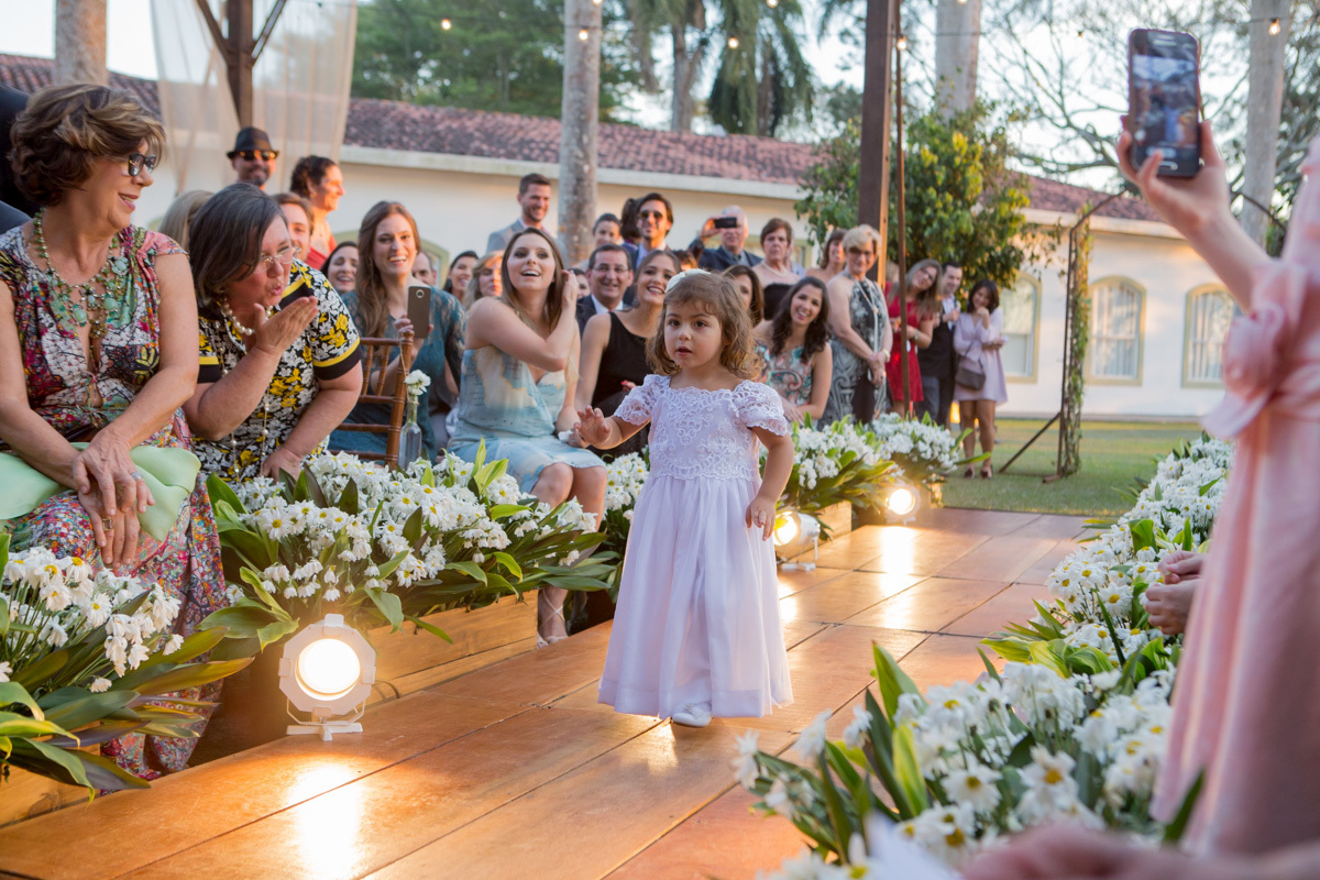 daminha entra na cerimonia