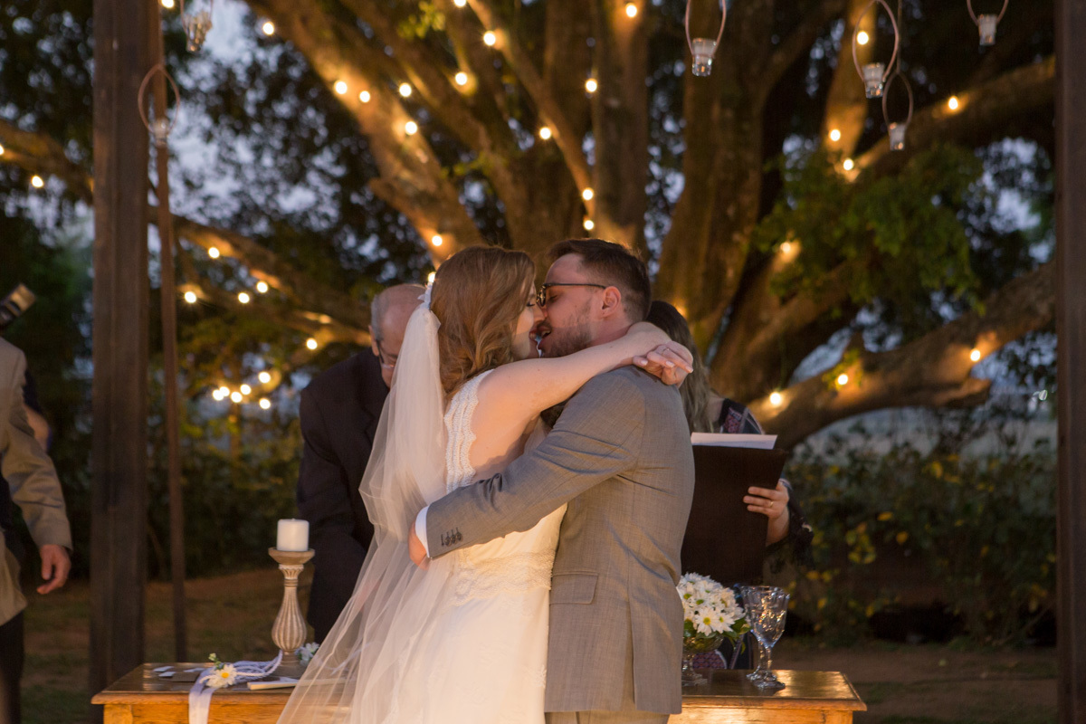 foto do beijo na cerimonia