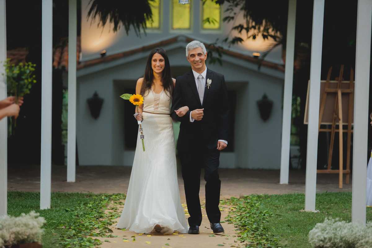 noiva entrando com o pai