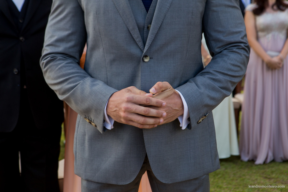 noivo nervoso na cerimonia