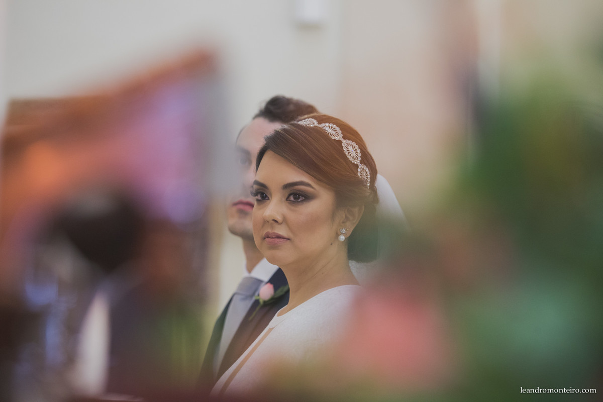 noiva feliz na cerimonia