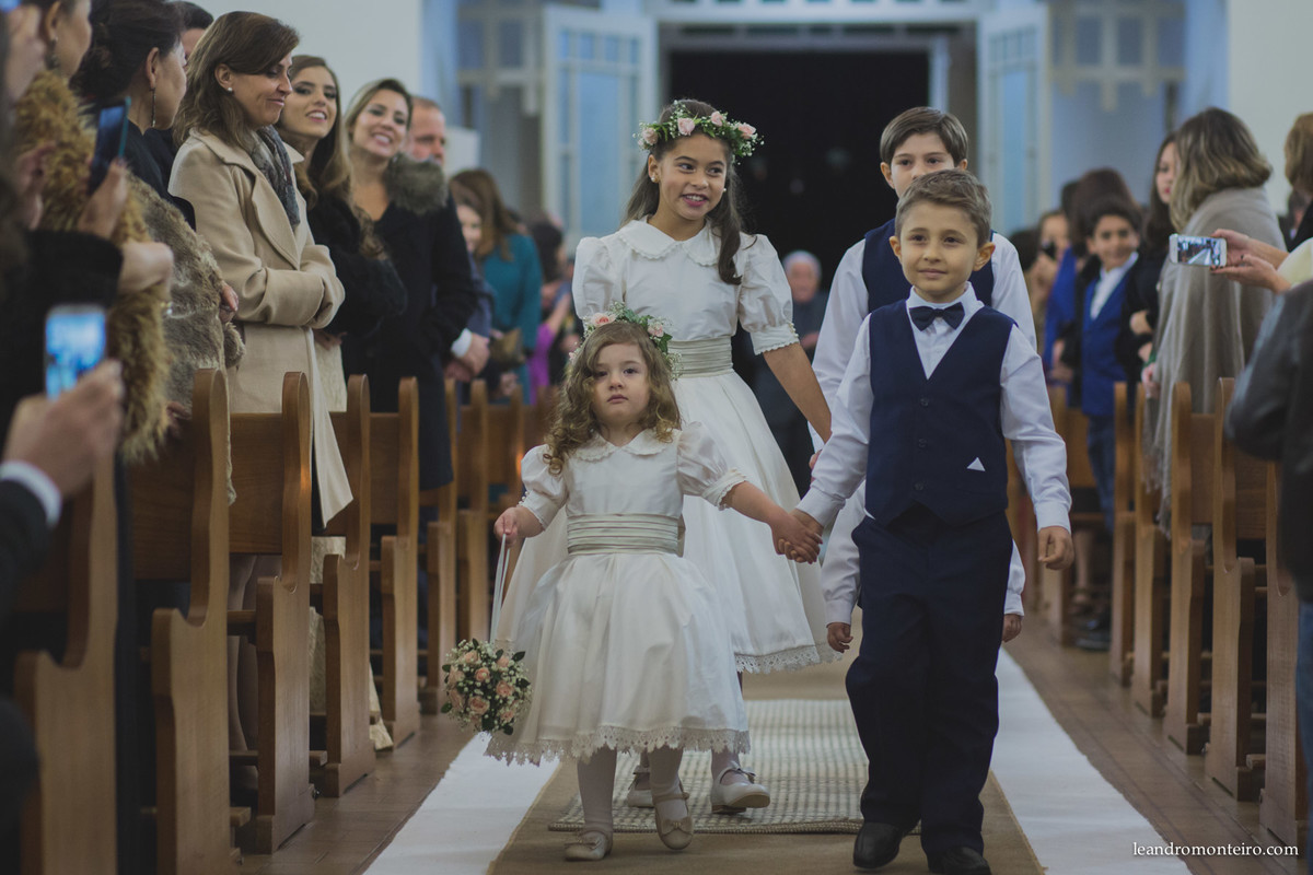 pajens entrando com a aliança