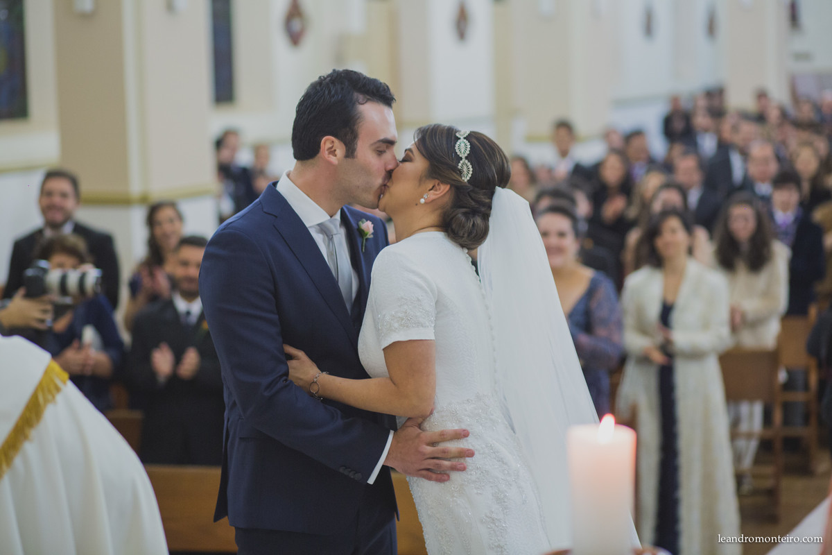 beijo do casal na cerimonia