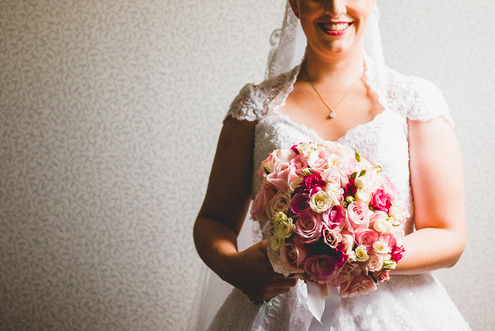 Bouquet de noiva fotografado por Vinicius Donha durante making of no Theo de Sousa Studio