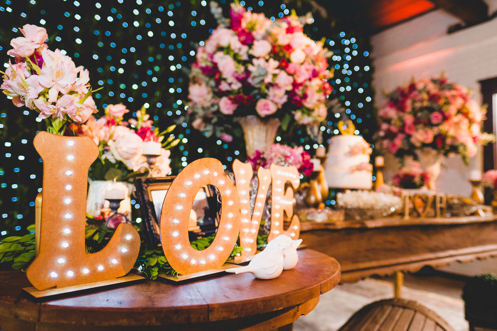 decoração para casamento durante o dia 