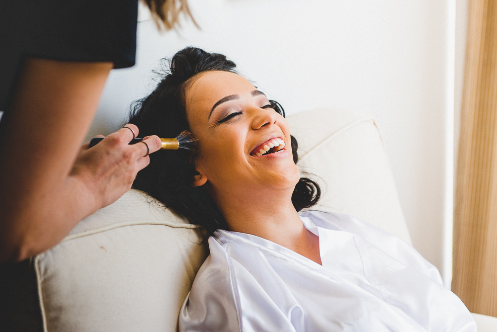 making of da noiva durante casamento durante o dia, pelo fotógrafo de casamento Vinicius Donha