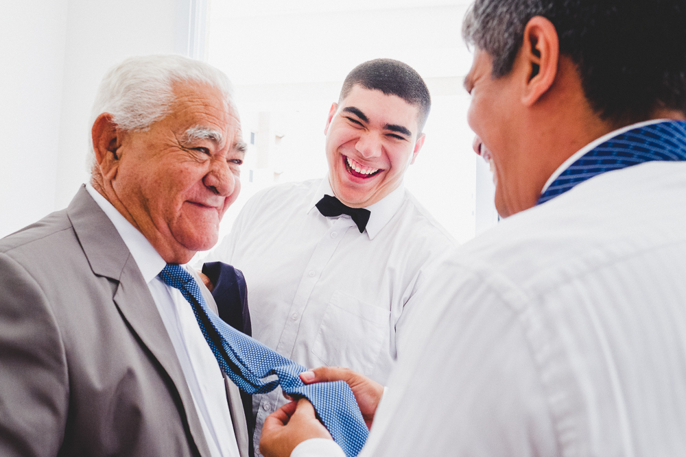 Making of do noivo com pai e padrinhos de casamento