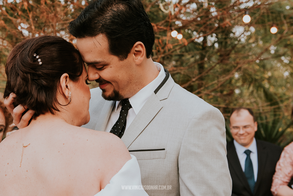 Fotografia de casamento no espaço estação Gaia realizada pelo fotógrafo de casamento Vinicius Donha na troca das alianças de casamento