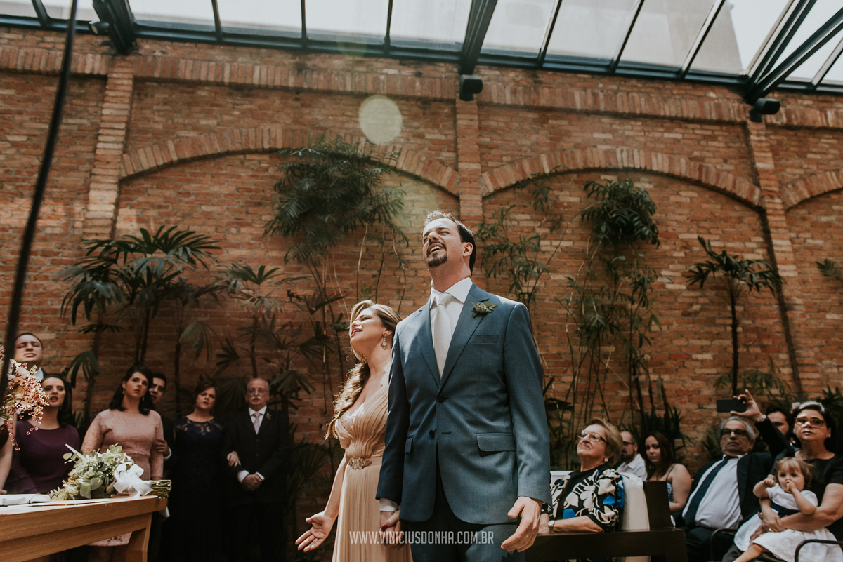 cerimônia de casamento no restaurante Cantaloup com decoração de casamento, pelo fotógrafo de casamento Vinicius Donha
