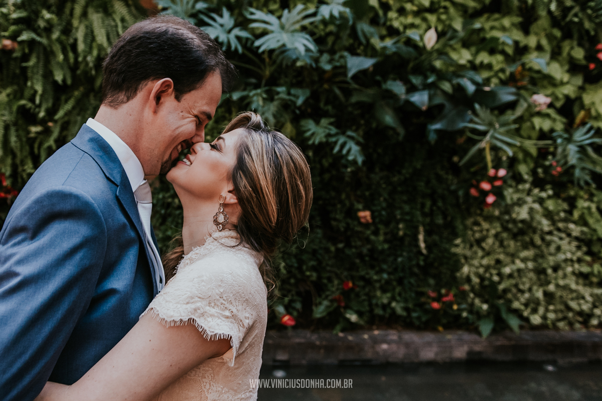 Ensaio dos noivos pós cerimônia no restaurante Cantaloup por Vinicius Donha fotografia