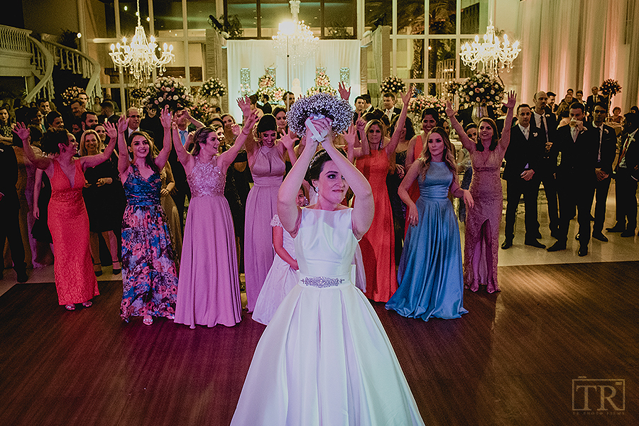 Jogando Bouquet - Alices buffet - Casamento em Fortaleza