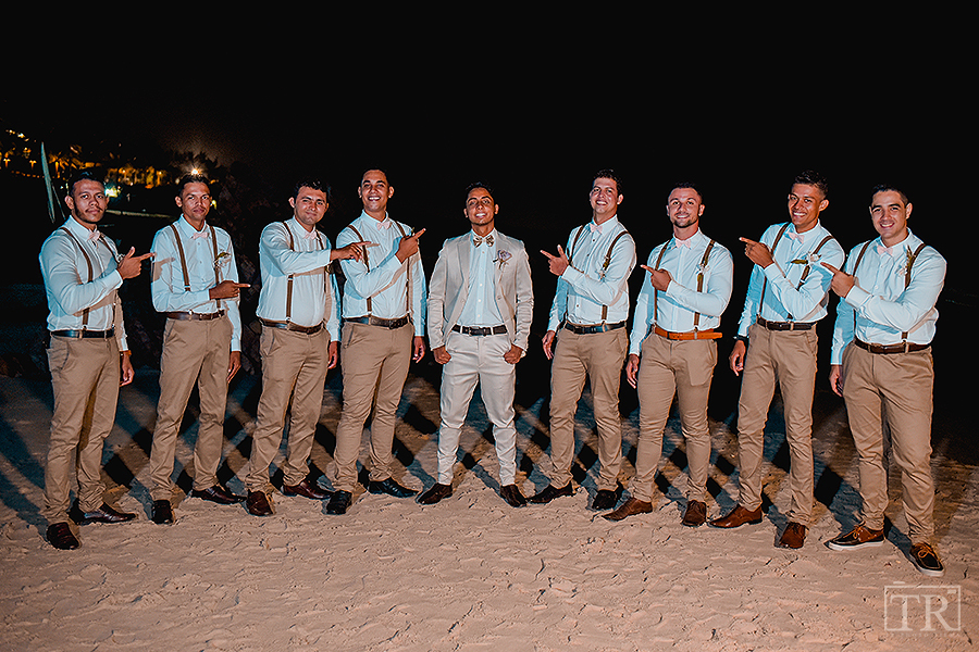 Foto dos Padrinhos - Casamento Vandressa & Junior - Praia