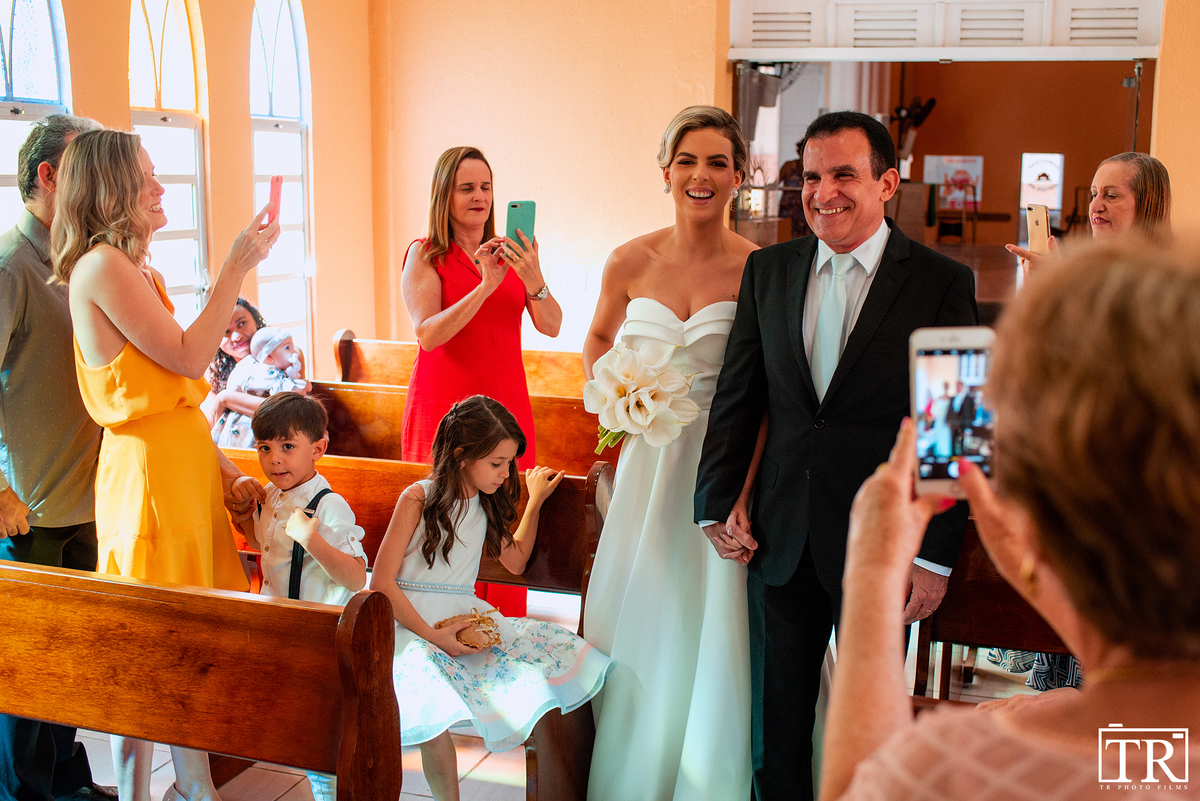 Entrada da Noiva - Casamento Capela do Cristo Rei Fortaleza CE - Marjorie e Alvaro