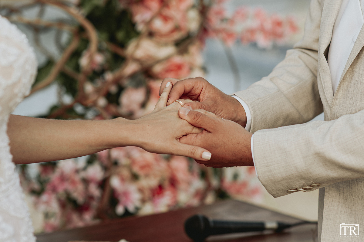 Casamento Casa Valhall Cumbuco CE Alianças - Raquel e Vasco