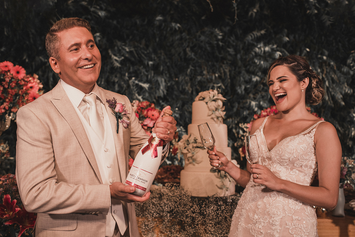 Casamento na Praia Cumbuco Casa Valhall Brinde noivos - Raquel e Vasco 