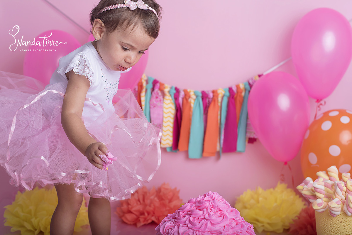 bebê-baby-fotografia-fotógrafo-foto-book-ensaio-fotográfico-estúdio-nanda-tirre-photo-criança-cake-smash-the-primeiro-aniversário-aninho-festa-mãe-pai-rio-de-janeiro-rj-doce-bolo-photography-photographer-RJ-um-1-parabéns-bagunça-sessão-splash-banho-comer