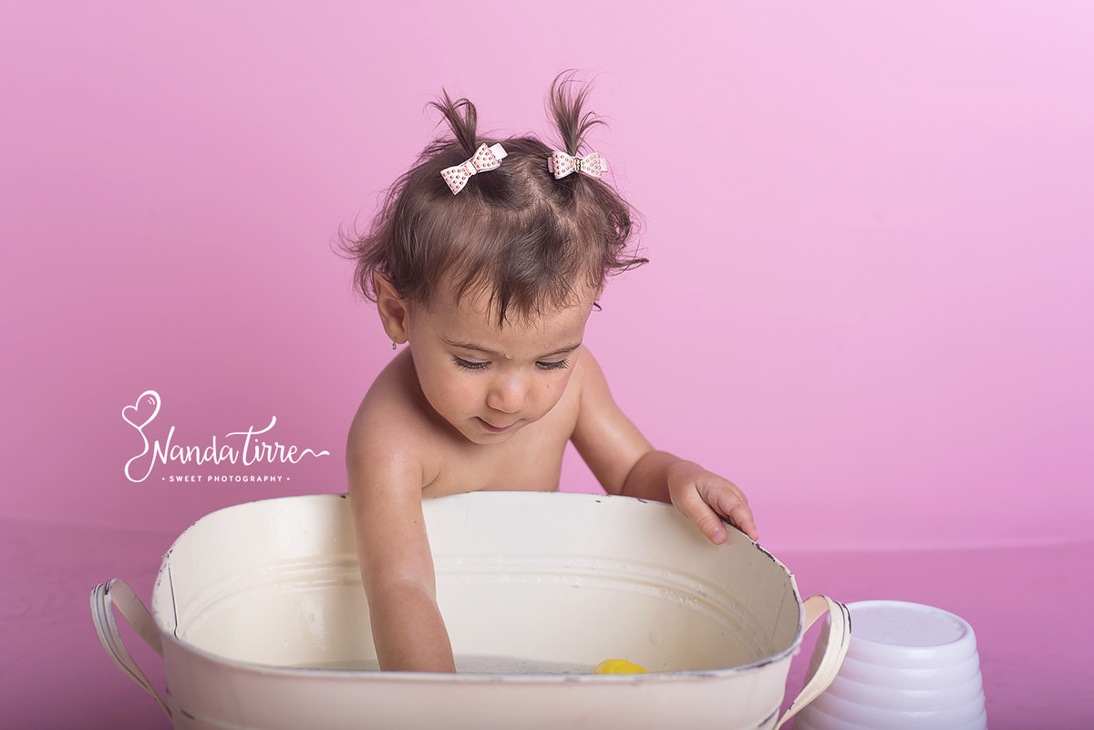 bebê-baby-fotografia-fotógrafo-foto-book-ensaio-fotográfico-estúdio-nanda-tirre-photo-criança-cake-smash-the-primeiro-aniversário-aninho-festa-mãe-pai-rio-de-janeiro-rj-doce-bolo-photography-photographer-RJ-um-1-parabéns-bagunça-sessão-splash-banho-comer