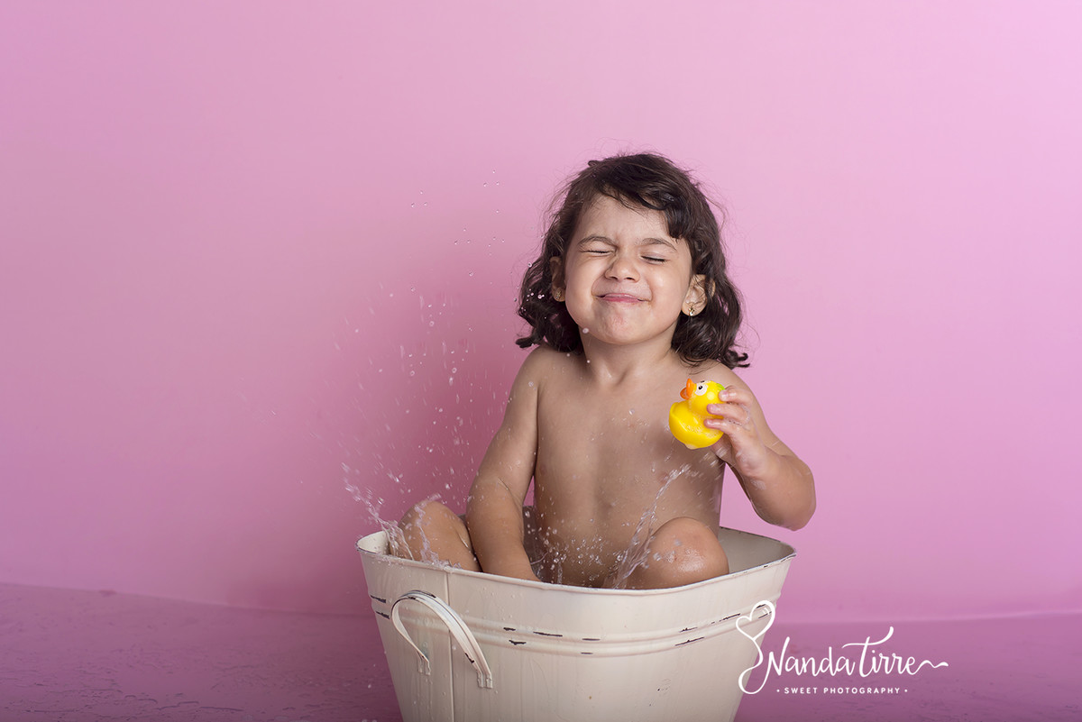bebê-baby-fotografia-fotógrafo-foto-book-ensaio-fotográfico-estúdio-nanda-tirre-photo-criança-cake-smash-the-primeiro-aniversário-aninho-festa-mãe-pai-rio-de-janeiro-rj-doce-bolo-photography-photographer-RJ-um-1-parabéns-bagunça-sessão-splash-banho-comer