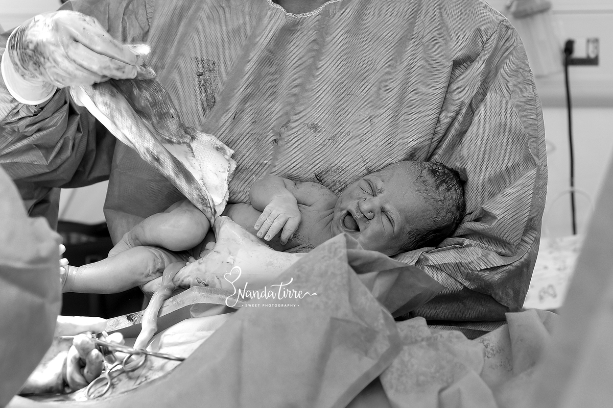 newborn-recem-nascido-bebê-baby-fotografia-fotógrafo-foto-book-ensaio-fotográfico-estúdio-nanda-tirre-photo-maternidade-perinatal-cssj-mãe-pai-grávida-gravidez-gestante-gestação-rio-de-janeiro-rj-parto-amamentação-photography-RJ-normal-cesárea-nascimento
