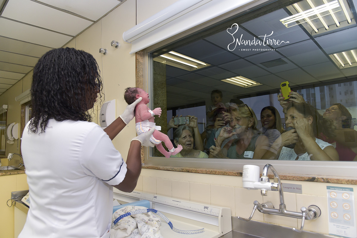 newborn-recem-nascido-bebê-baby-fotografia-fotógrafo-foto-book-ensaio-fotográfico-estúdio-nanda-tirre-photo-maternidade-perinatal-cssj-mãe-pai-grávida-gravidez-gestante-gestação-rio-de-janeiro-rj-parto-amamentação-photography-RJ-normal-cesárea-nascimento
