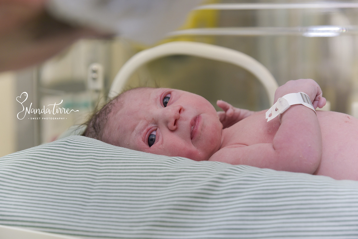 newborn-recem-nascido-bebê-baby-fotografia-fotógrafo-foto-book-ensaio-fotográfico-estúdio-nanda-tirre-photo-maternidade-perinatal-cssj-mãe-pai-grávida-gravidez-gestante-gestação-rio-de-janeiro-rj-parto-amamentação-photography-RJ-normal-cesárea-nascimento