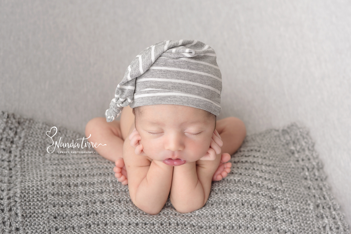 newborn-recem-nascido-bebê-baby-fotografia-fotógrafo-foto-book-ensaio-fotográfico-estúdio-nanda-tirre-photo-maternidade-perinatal-cssj-mãe-pai-grávida-gravidez-gestante-gestação-rio-de-janeiro-rj-parto-amamentação-photography-photographer-RJ-recém-nascido