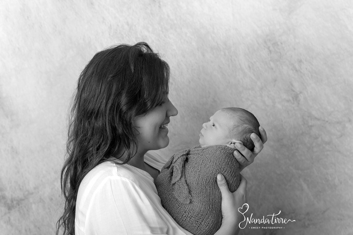newborn-bebê-baby-fotografia-fotógrafo-foto-book-ensaio-fotográfico-estúdio-nanda-tirre-photo-maternidade-perinatal-cssj-mãe-pai-grávida-gravidez-gestante-gestação-rio-de-janeiro-rj-parto-amamentação-photography-photographer-RJ-recém-nascido-rio-recem