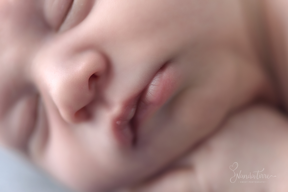 newborn-bebê-baby-fotografia-fotógrafo-foto-book-ensaio-fotográfico-estúdio-nanda-tirre-photo-maternidade-perinatal-cssj-mãe-pai-grávida-gravidez-gestante-gestação-rio-de-janeiro-rj-parto-amamentação-photography-photographer-RJ-recém-nascido-rio-recem