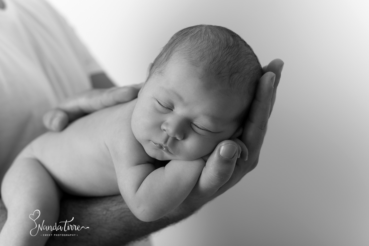 newborn-bebê-baby-fotografia-fotógrafo-foto-book-ensaio-fotográfico-estúdio-nanda-tirre-photo-maternidade-perinatal-cssj-mãe-pai-grávida-gravidez-gestante-gestação-rio-de-janeiro-rj-parto-amamentação-photography-photographer-RJ-recém-nascido-rio-recem