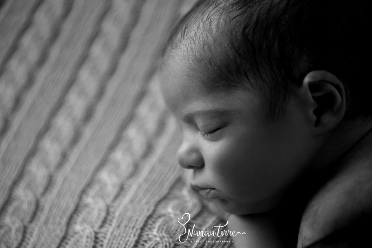 newborn-bebê-baby-fotografia-fotógrafo-foto-book-ensaio-fotográfico-estúdio-nanda-tirre-photo-maternidade-perinatal-cssj-mãe-pai-grávida-gravidez-gestante-gestação-rio-de-janeiro-rj-parto-amamentação-photography-photographer-RJ-recém-nascido-irmãos-gêmeos